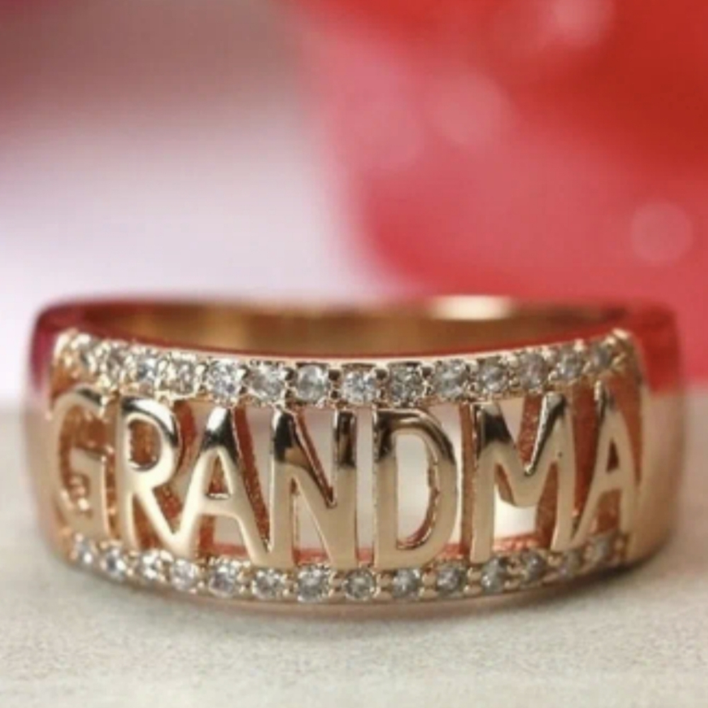Gold Tone “Grandma” Ring w/ CZ Stones | Sentimental Gift Jewelry, T2B1Q